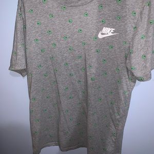 Nike Tee ✅ Athletic